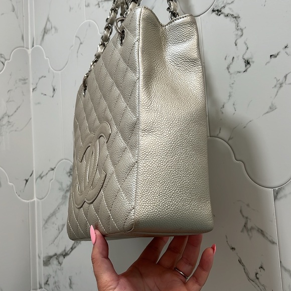 CHANEL CAVIAR SHOPPING TOTE ๐ - Picture 3 of 16